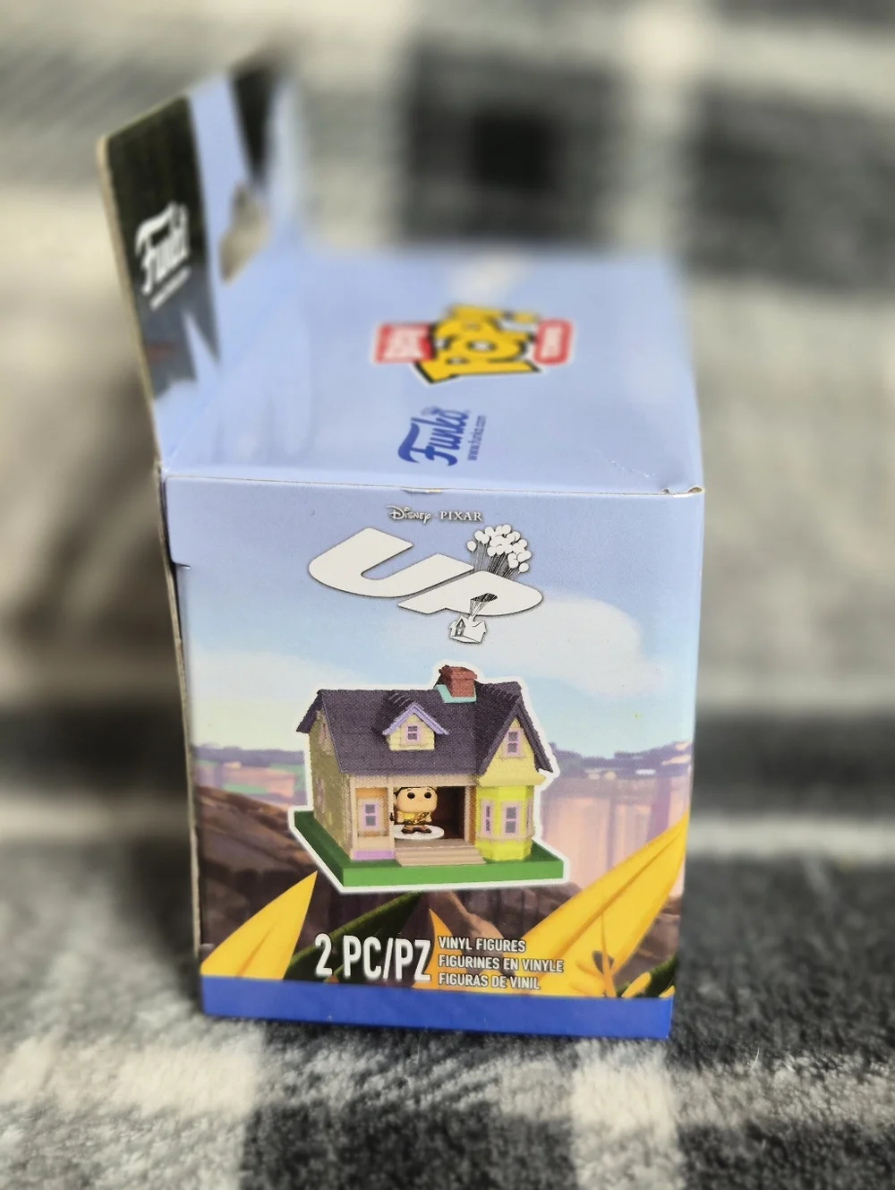 Funko Bitty Pop! Towns Russell with Yellow & Purple House - Picture 3 of 3